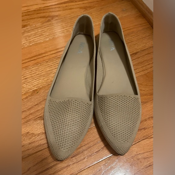 EUC MIA “Corrine” fabric flat - size 9 - Picture 3 of 7